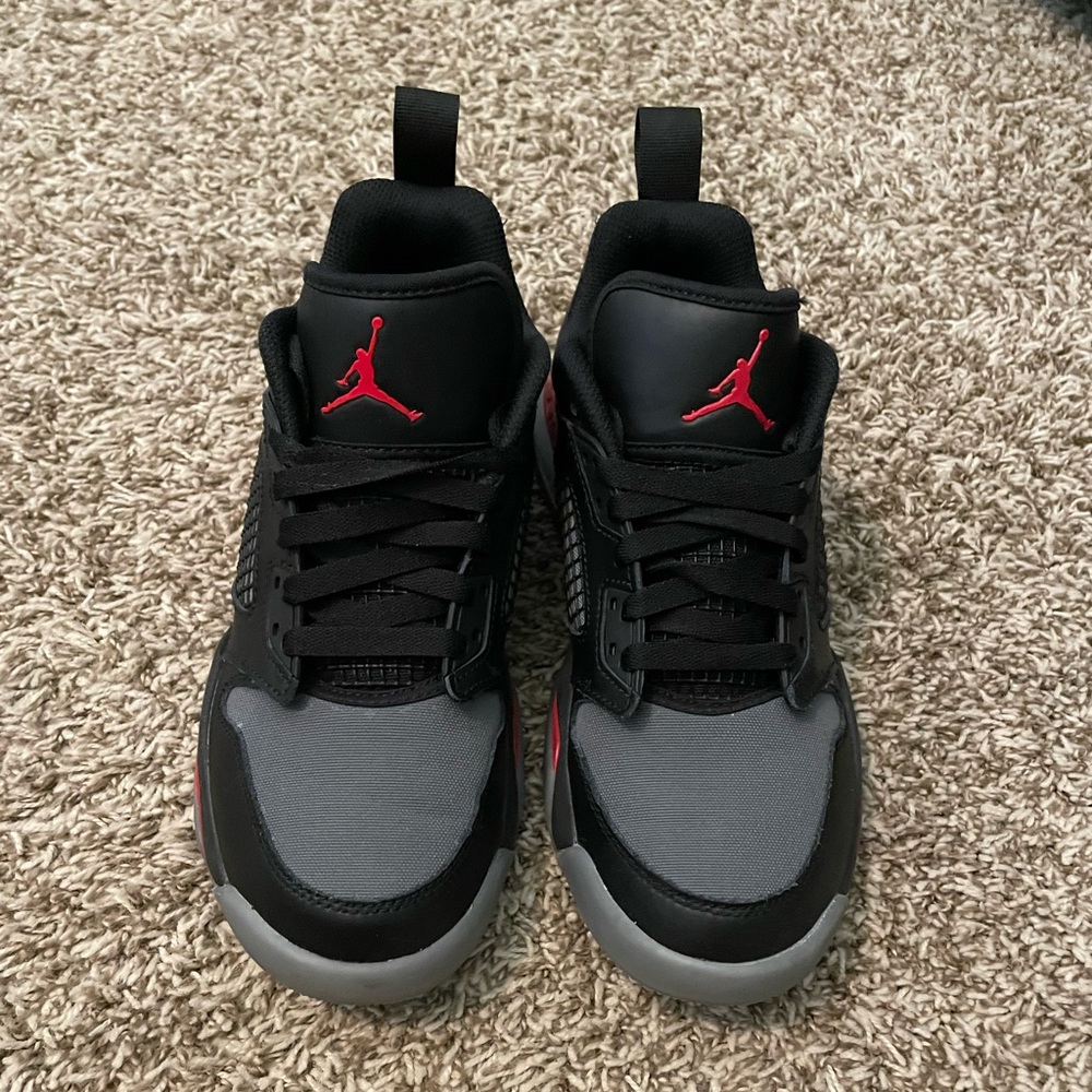 Jordan Mars 270, black/red/grey, size 5.5 youth boys